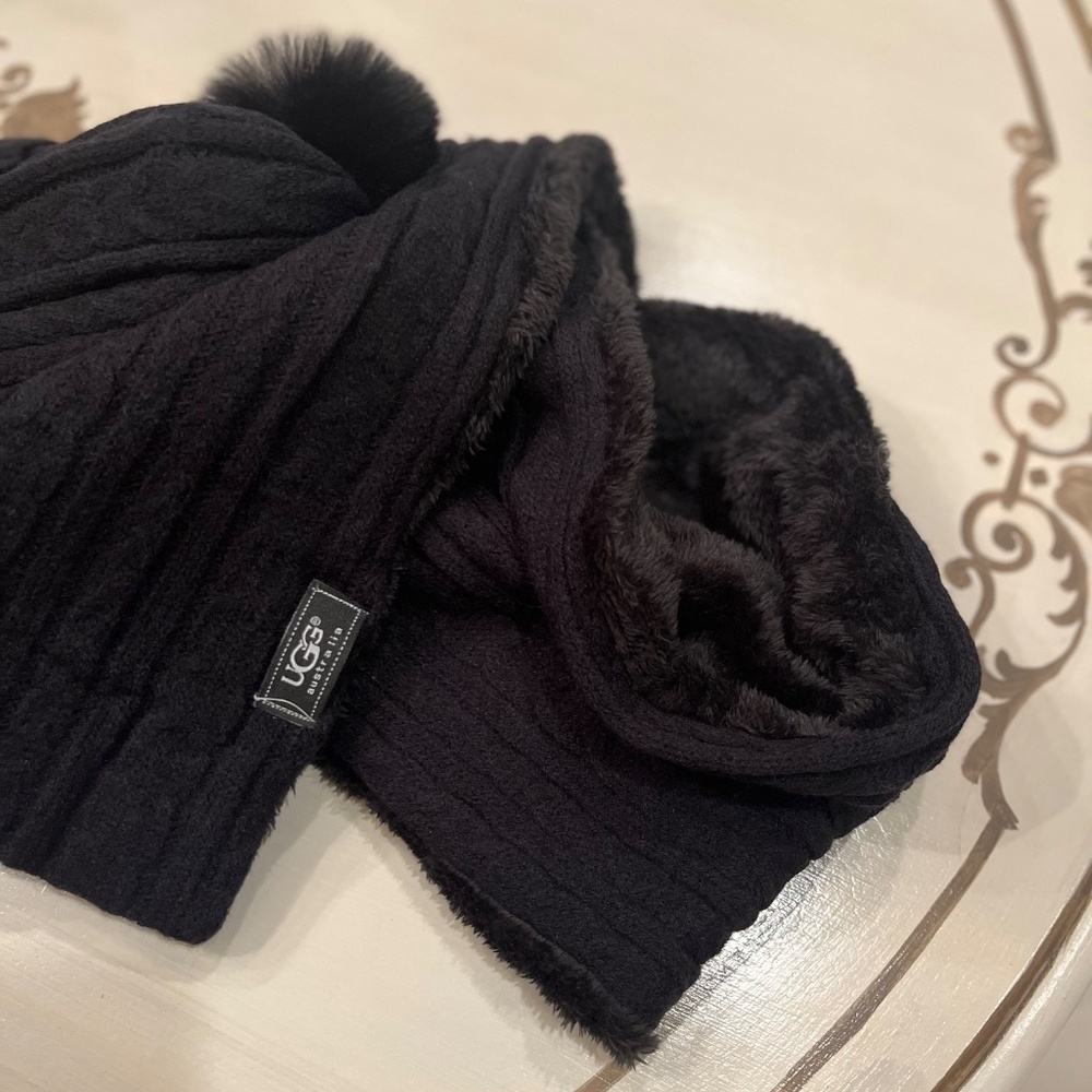 - UGG Winter Black Sweather weather pom pom hat& infinity scarf glove se… - Picture 4 of 9